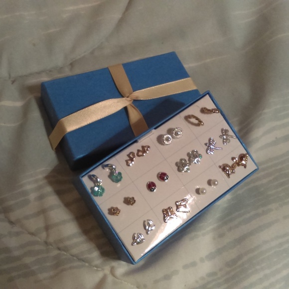 Avon Spring Fling earrings in gift box New! - Picture 2 of 4